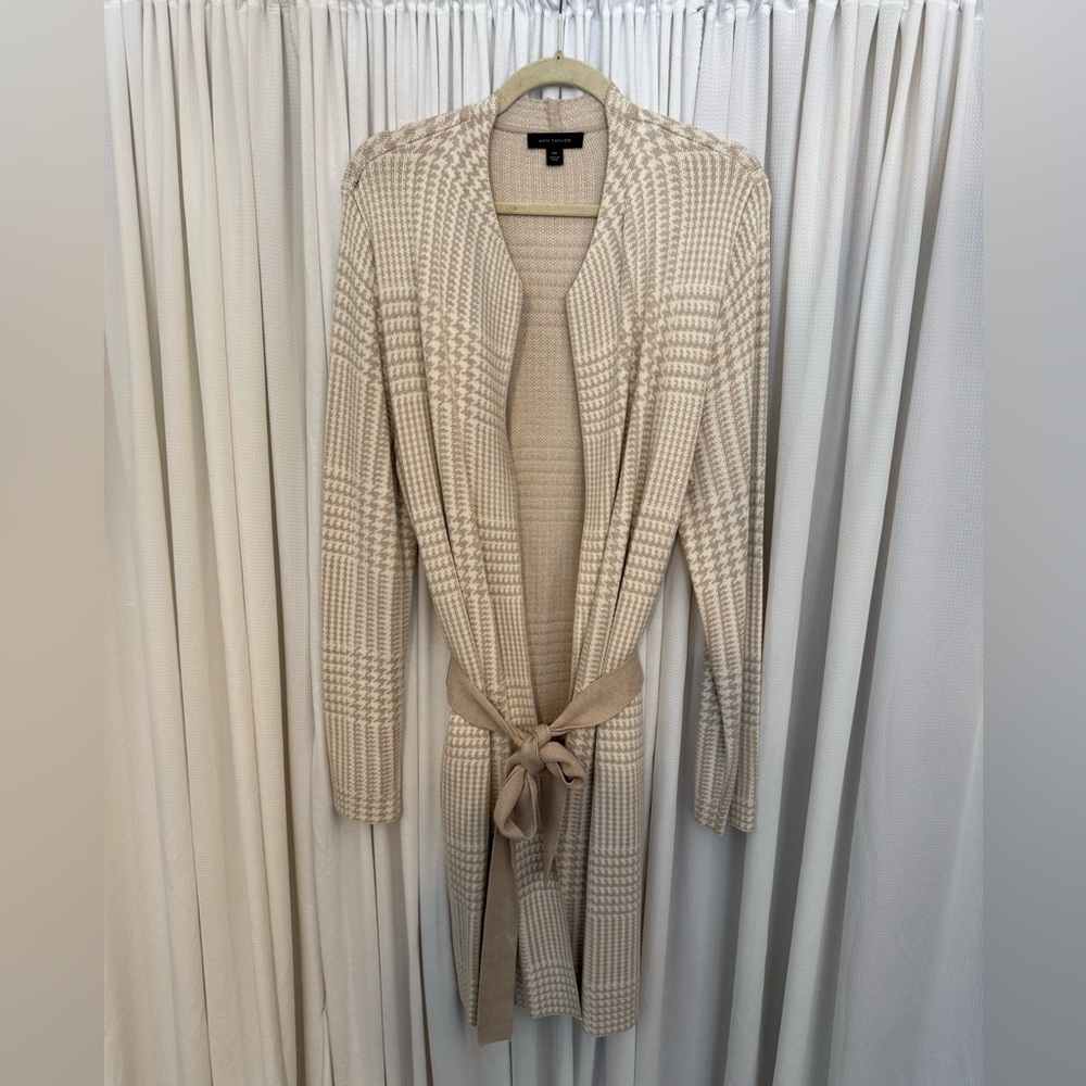 Ann Taylor Cream/Tan Houndstooth Knit Belted Cardigan